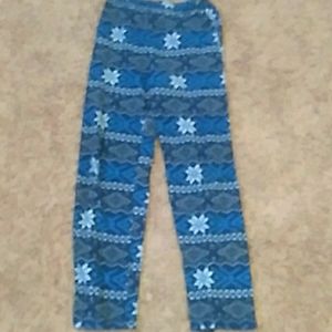 Komar kids medium pajamas, blue, good condition, snowflake pattern, no stains